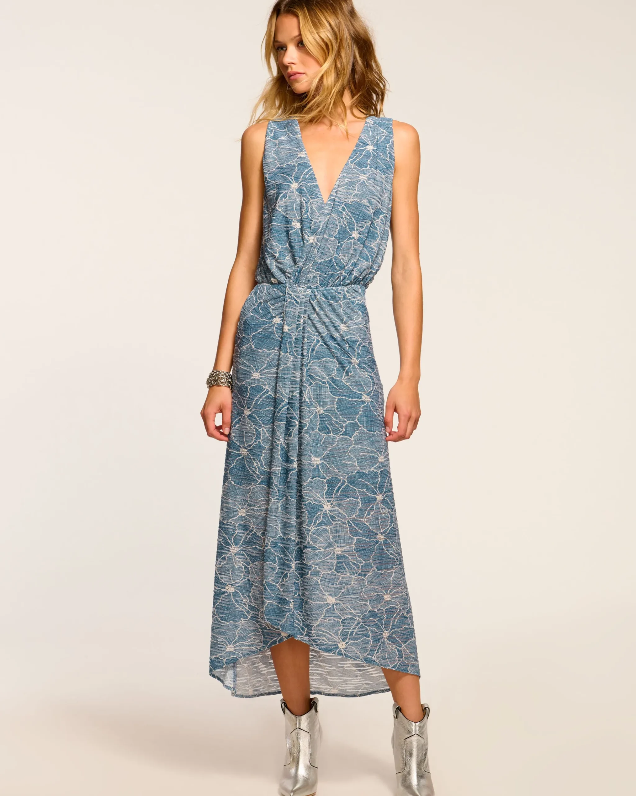Outlet Yuka V-Neck Midi Dress Dresses